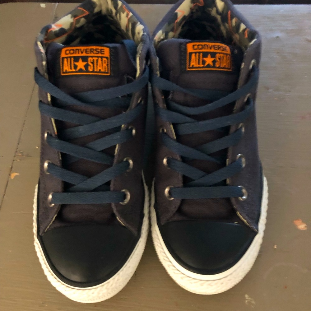 Converse shoes kids// sz 3